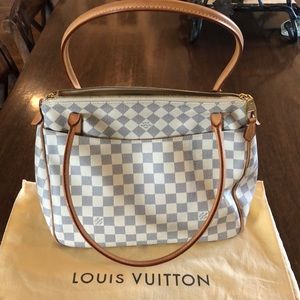 Louis Vuitton’s Damier Ebene Canvas Purse